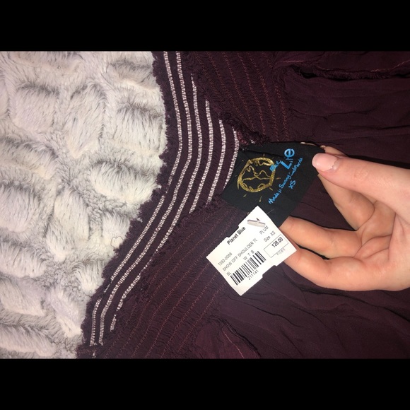 Blue Life show off shoulder top - Picture 3 of 3